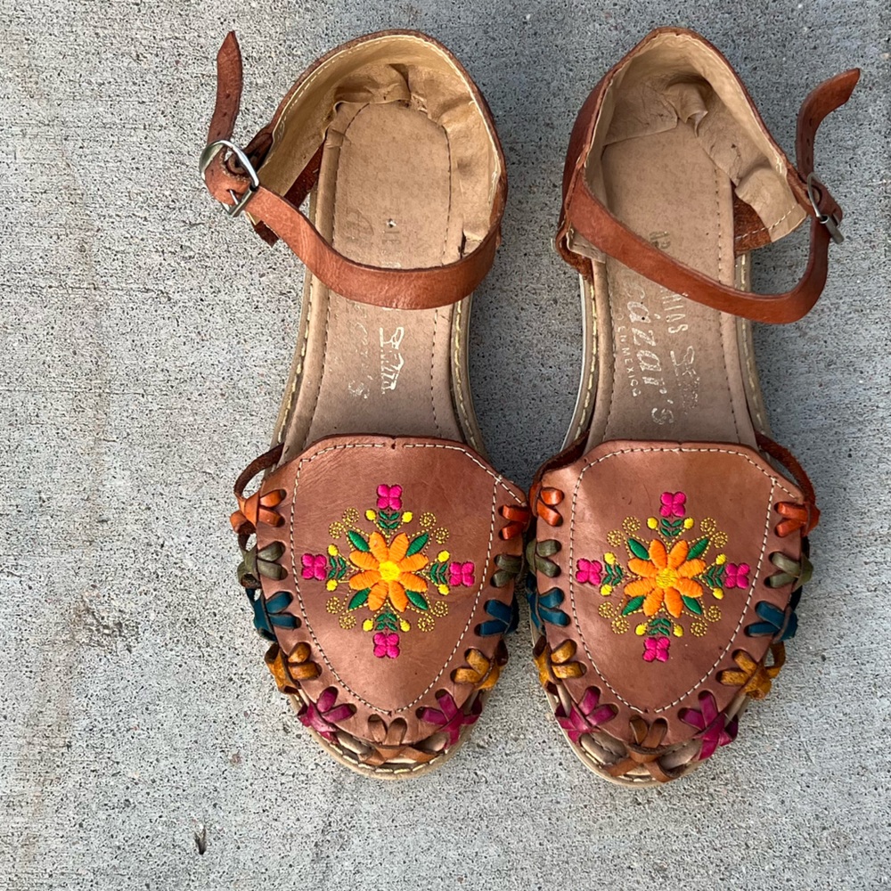 Huaraches Mexican Traditional Sandles, Hand made and embroidered.